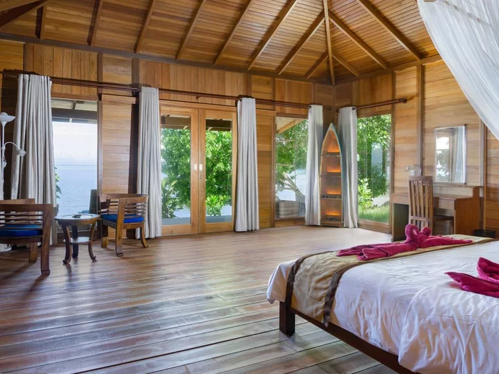  Sali Bay Resort - Molukken: Villa Innenansicht