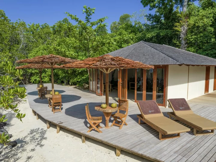 Moluccas - Halmahera: Kusu Island Resort - Relaxing at water sports centre