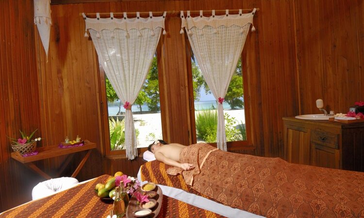  Spa with sea view: Siladen Resort & Spa, Sulawesi