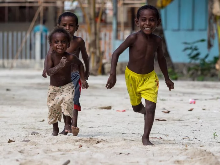 Papua Explorers Dive Resort: Happy village kids