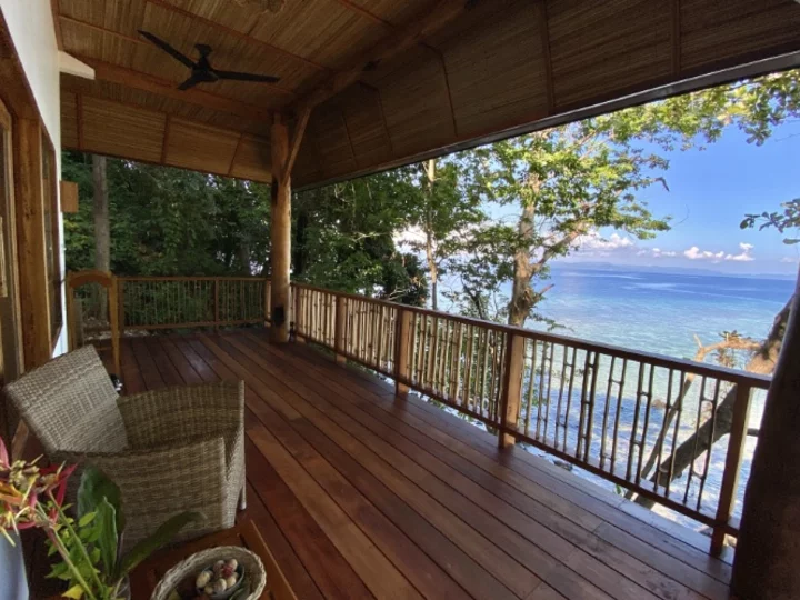 Bangka Murex Resort, Sulawesi: Terrace with Seaview in Premium Oceanview Cottage
