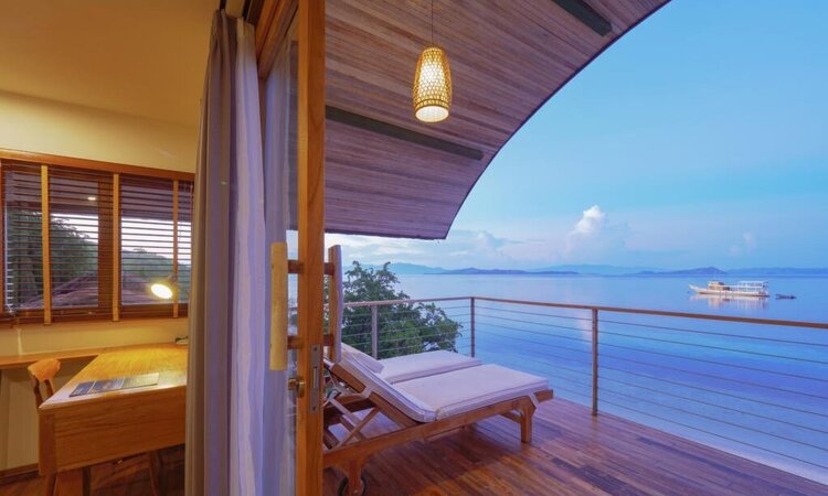 Komodo Resort, Komodo National Park: Grand View Beach Room Terrace with Sunbeds at Dusk