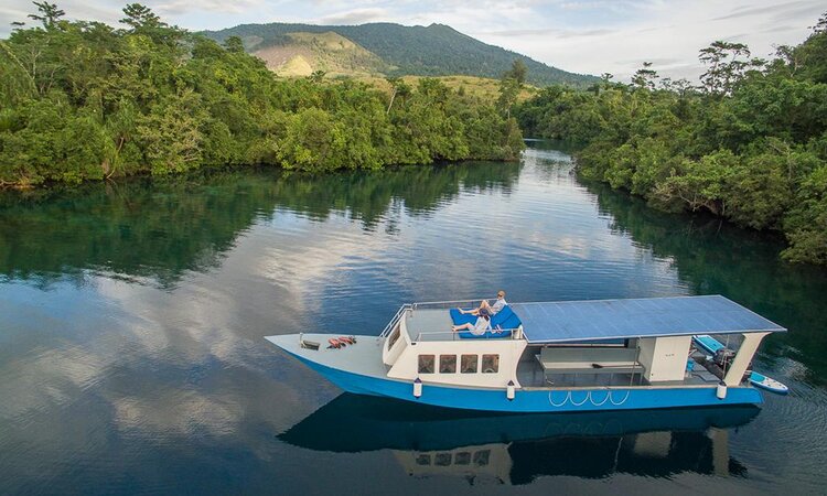  Lembeh Resort, Sulawesi: Snorkeling boat in mangroves
