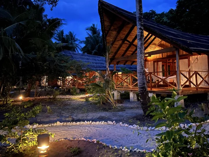 Metita Beach & Dive Resort, Morotai: Cottage bei Nacht