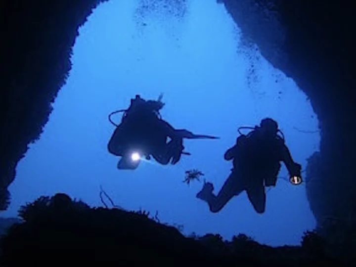  Sulawesi: Sea Souls Resort - Underwater cave