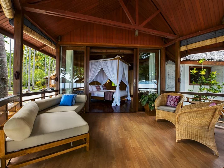 Deluxe Minahasa Bungalow Innenansicht, Gangga Island Resort & Spa