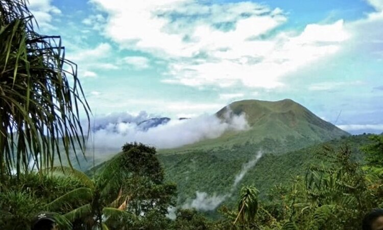 Sulawesi: View from Gunung Tatawiran to Lokon volcano