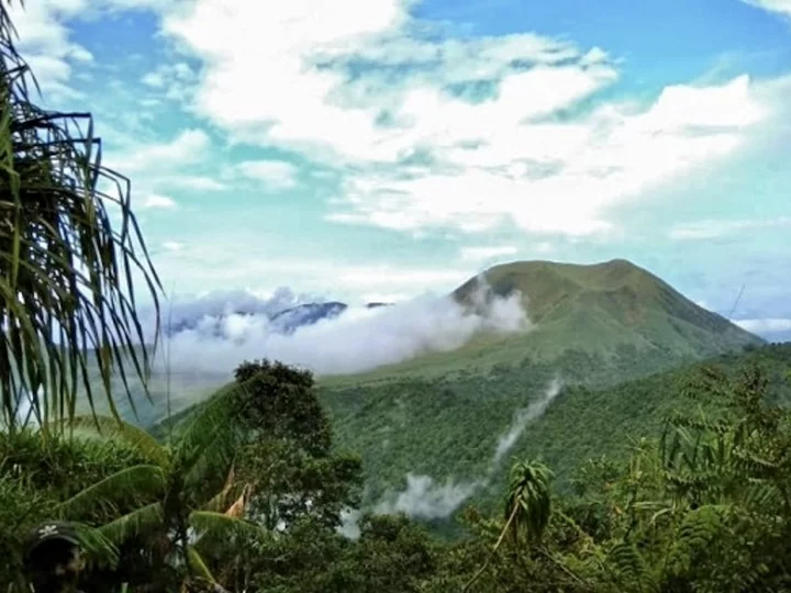 Sulawesi: View from Gunung Tatawiran to Lokon volcano