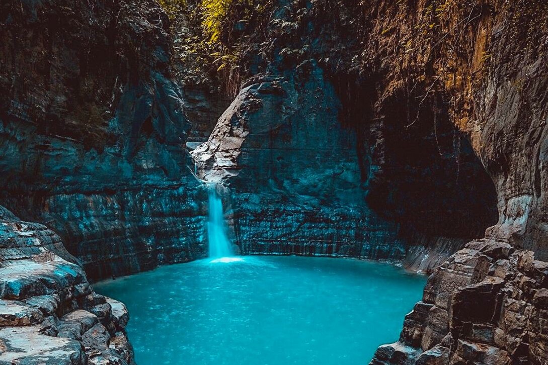 Wasserfall mit Swimming Pool in Ost-Sumba; Kleine Sundainseln, Indonesien
