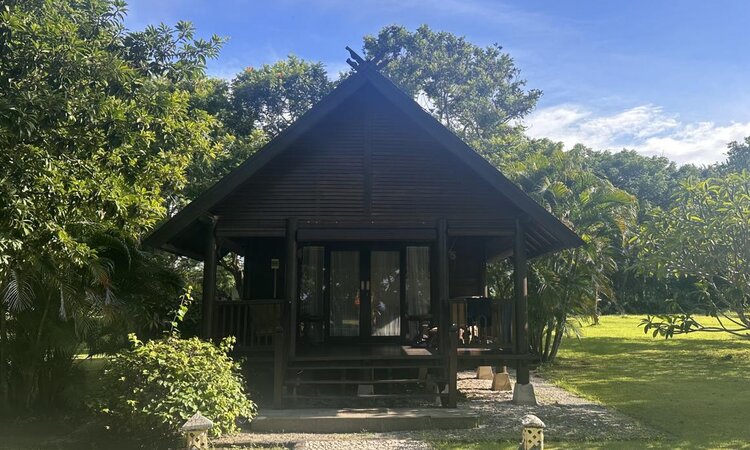 Semawa Seaside Cottage, Insel Sumbawa: Bungalow in Park