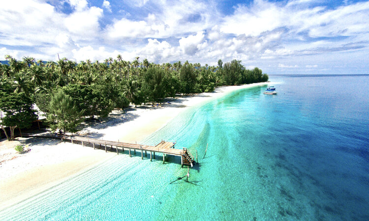 August Eco Resort Island Pier, Raja Ampat, Indonesien