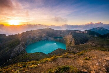 Flores: Kelimutu volcano crater