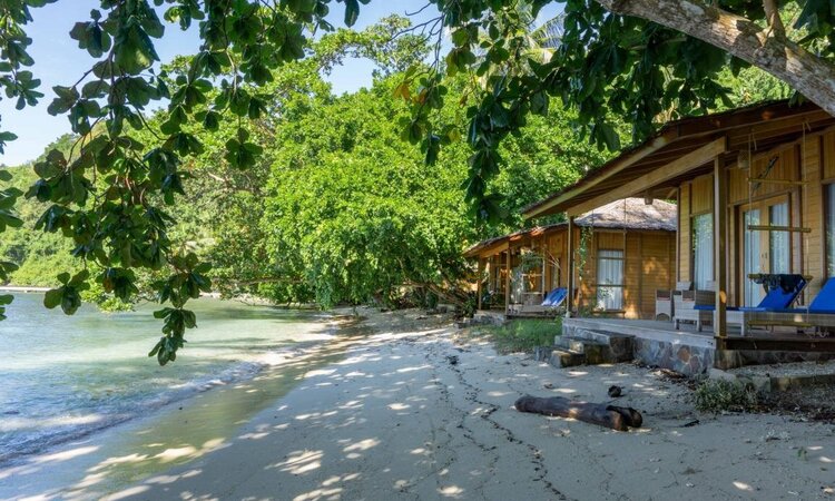  Molukken, Sali Bay Resort: Beach Front Villas