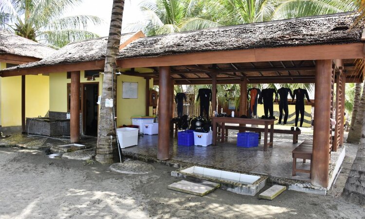  Tompotika Dive Lodge im Osten Sulawesis: Tauch Center