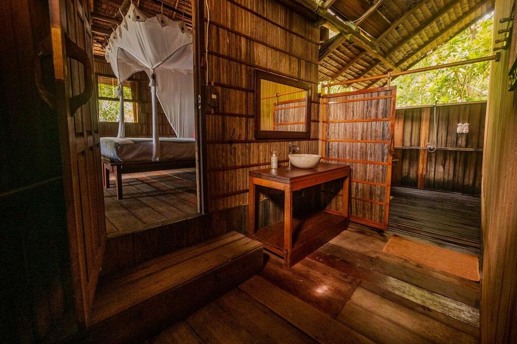 Raja Ampat Biodiversity Nature Resort: Standard Cottage Bathroom