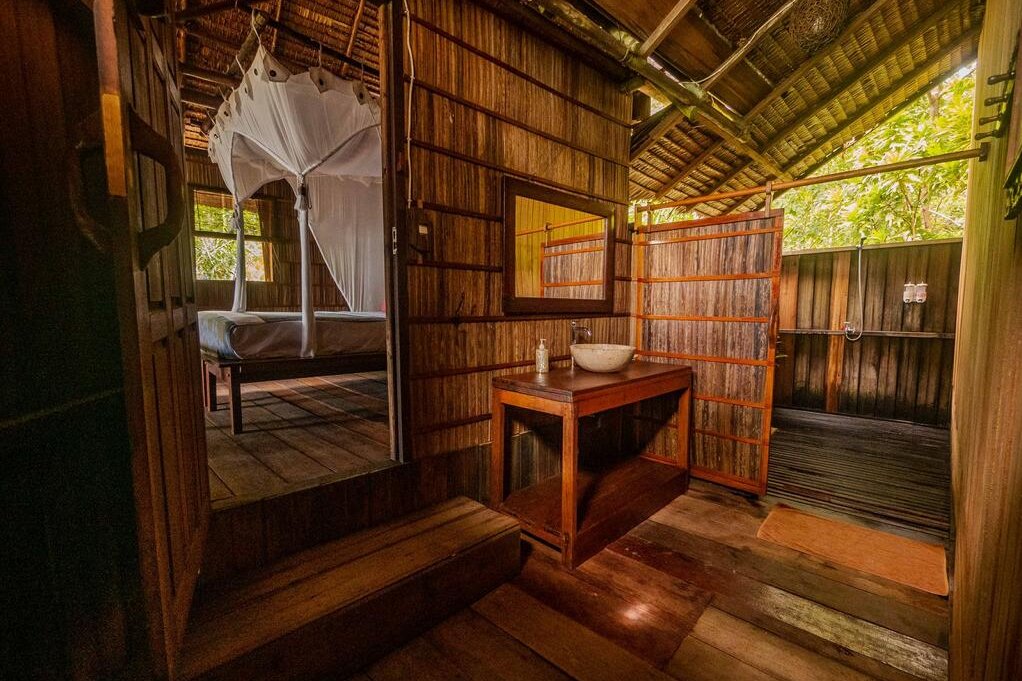 Raja Ampat Biodiversity Nature Resort: Raja Ampat Cottage Bathroom
