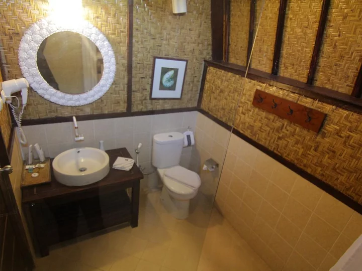 Sumbawa Island, Samawa Seaside Cottages: One Bedroom Lumbung Bathroom