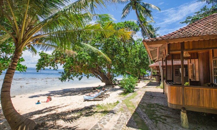 Murex Resort Bangka: Standard Oceanfront Cottage and Beach