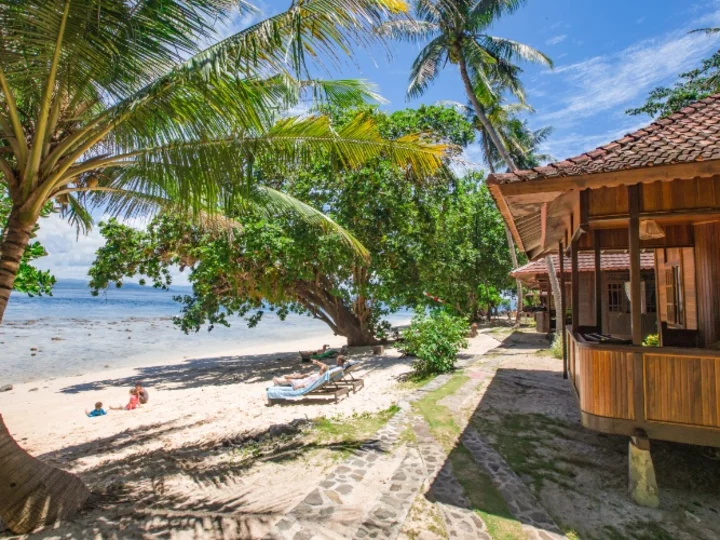 Murex Resort Bangka: Standard Oceanfront Cottage and Beach
