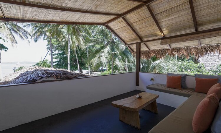 Coral Eye Resort, Bangka: Terrasse mit Meerblick Raum 8