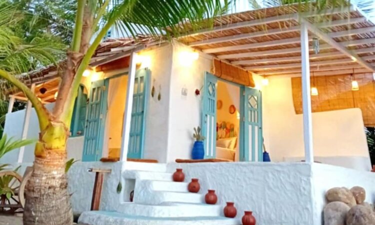 Island of Flores, Coconut Garden Beach Resort: Beach House outside