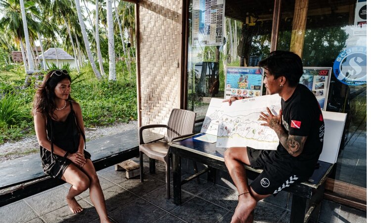 Diver briefing in Reconnect Resort, Sulawesi, Togean Islands