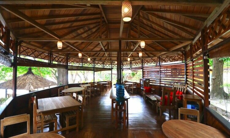 Sulawesi: Pulisan Jungle Beach Resort - Resort Restaurant