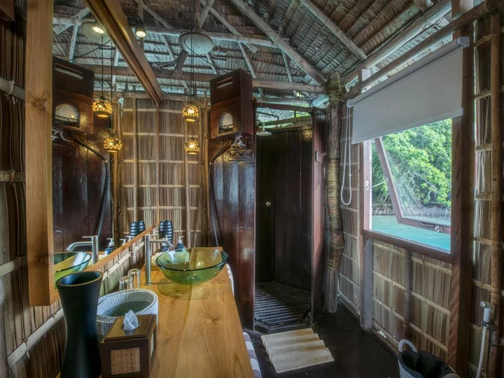 Bath Superior Bungalow - Papua Paradise Eco Resort, Raja Ampat