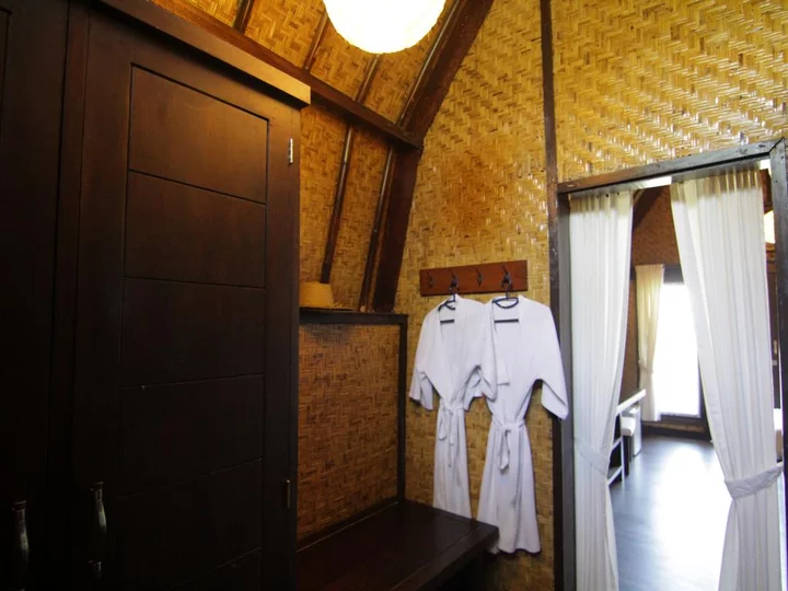 Sumbawa Island, Samawa Seaside Cottages: One Bedroom Lumbung Inside