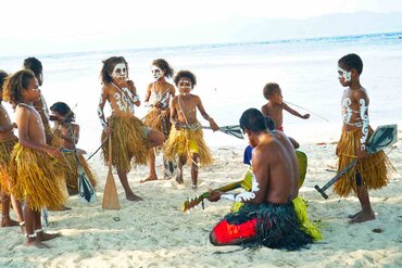  Cove Eco Resort, Raja Ampat: Dancing kids