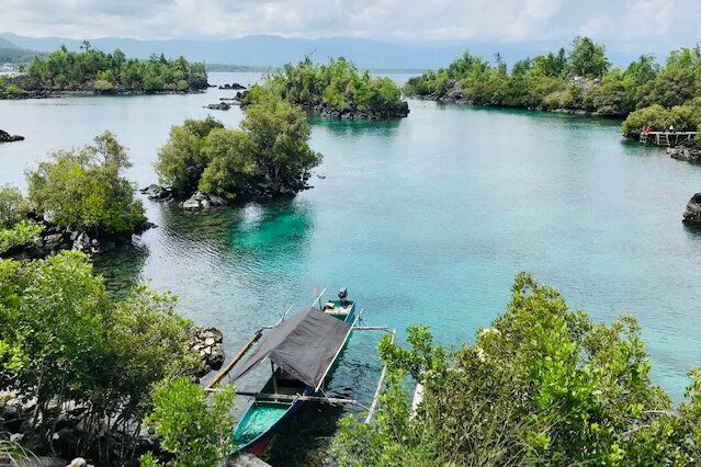 Indonesien, Molukken: Halmahera Insellandschaft