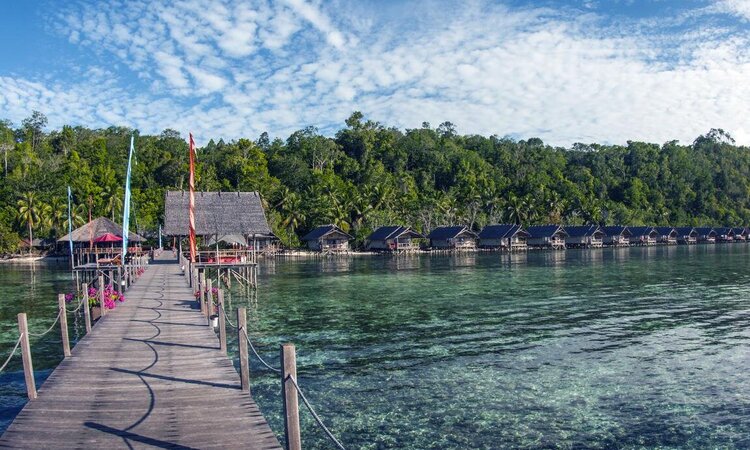 Papua Explorers Dive Resort: Dive Center with Pier