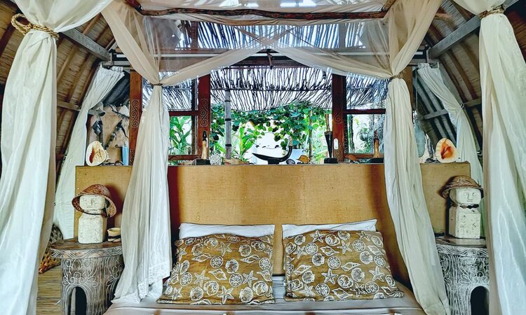  Coconut Garden Beach Resort, Insel Flores: Beach Cottage Innenansicht