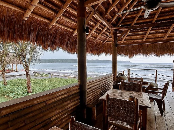  Sumba Beach House, Restaurant: Dining area directly on the beach
