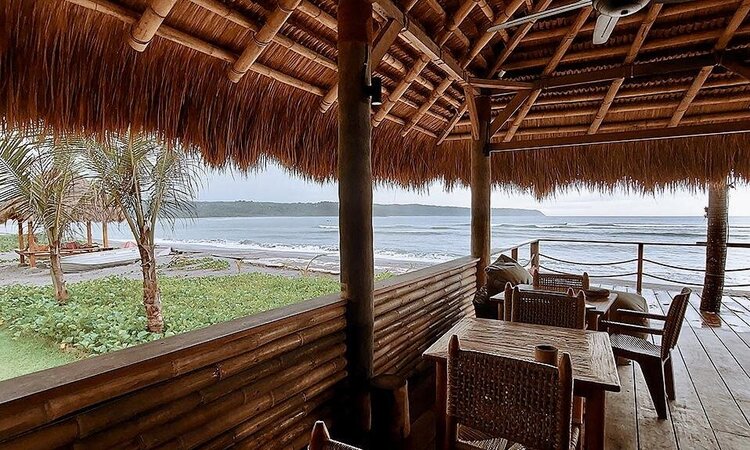 Sumba Beach House, Restaurant: Dining Area direkt am Strand