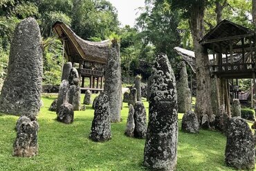  Sulawesi: Menhirs Torajaland