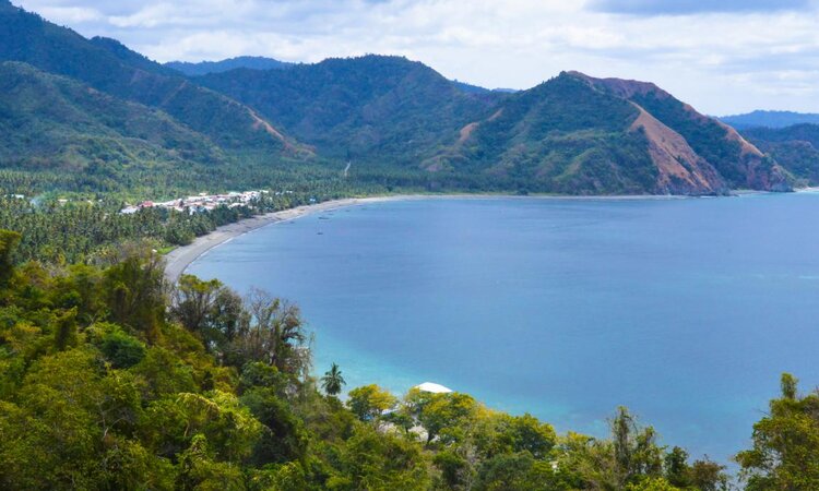 Tompotika Dive Lodge in Sulawesi: View of the bay