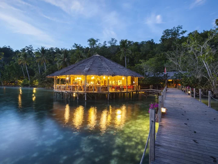 Papua Explorers Dive Resort: Resort Restaurant at Night