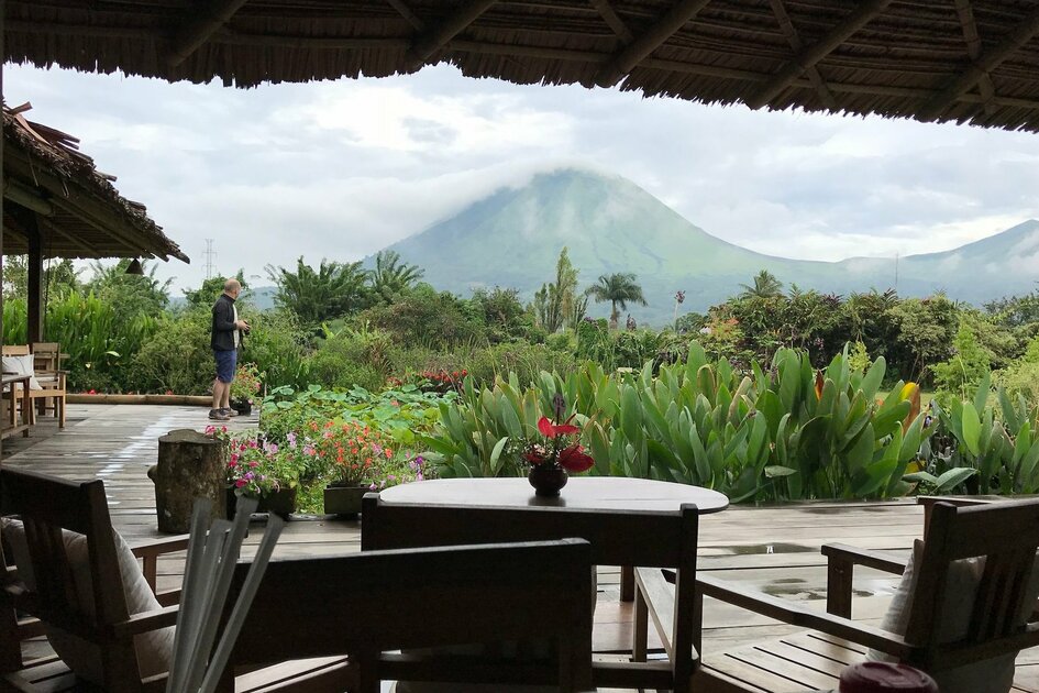 Sulawesi: Ausblick auf den Lokon Vulkan im Minahasa Hochland