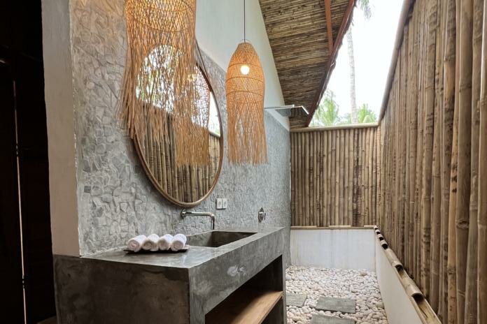 Indonesia - Morotai: Metita Beach Resort - Bathroom