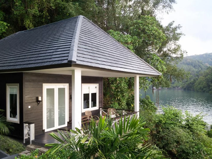  Premium Luxury Cottage with terrace and sea view at Lembeh Resort