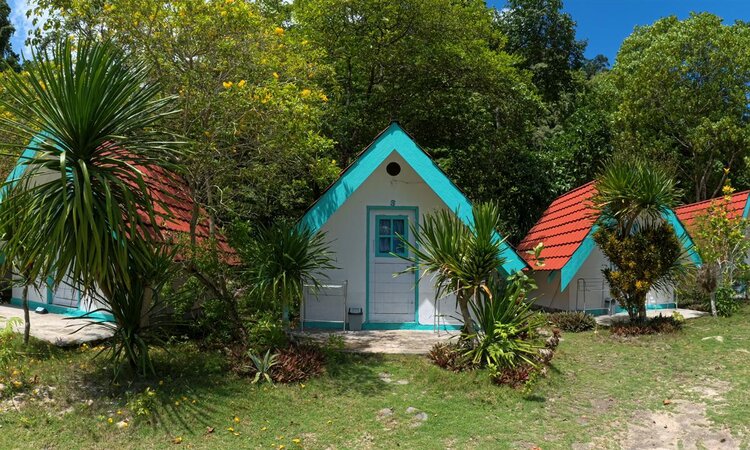 Indonesien, Sulawesi - Beach Hut Unterkunft, Insel Labengki