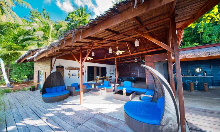 Raja Ampat: Cove Eco Resort Lounge & Beach Bar auf Yeben Island
