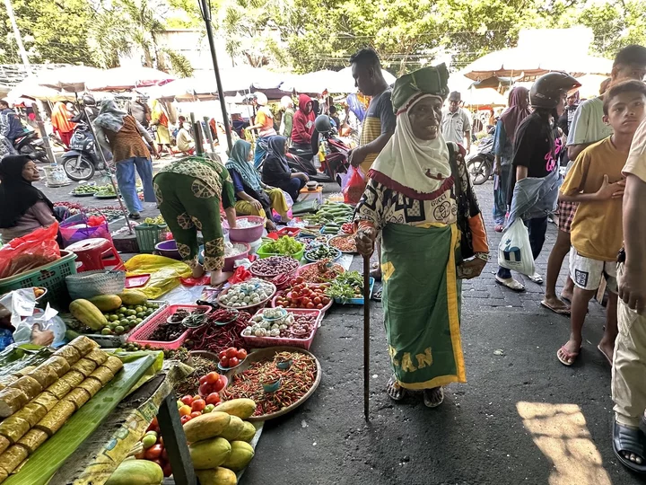 Indonesia, Moluccas: Market on Spice Island of Ternate