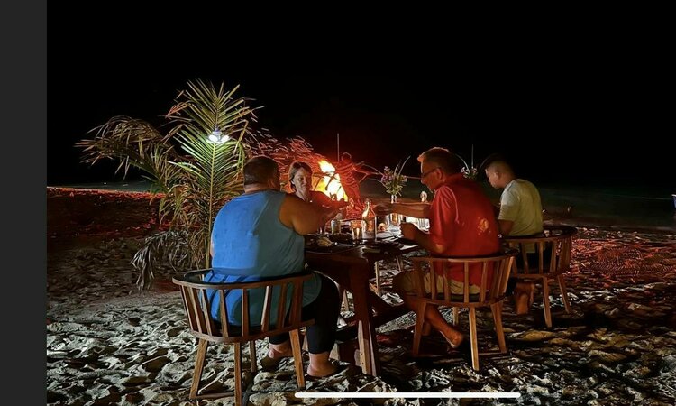 Indonesien, Morotai: Metita Resort - Strand Dinner