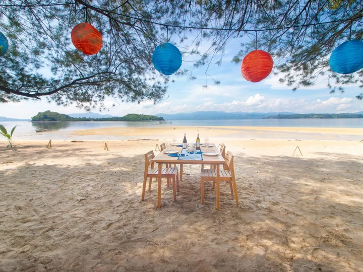 Saronde Island Resort, Sulawesi: Private beach dinner with island view