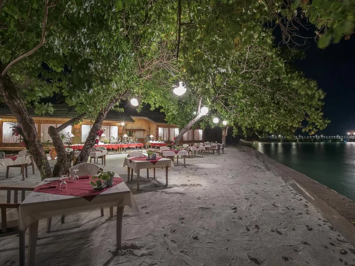 Sulawesi, Gangga Island Resort & Spa: BBQ in outdoor restaurant