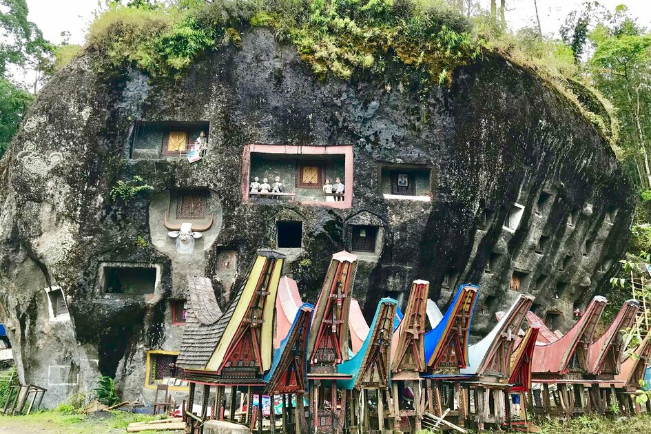 Sulawesi - Toraja Highlands: Toraja Rock Tomb