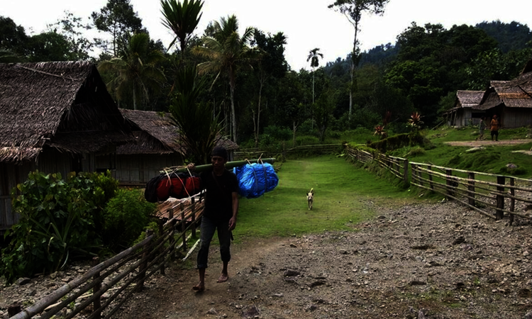 Traditionelles Dorf auf Seram, Molukken, Indonesien