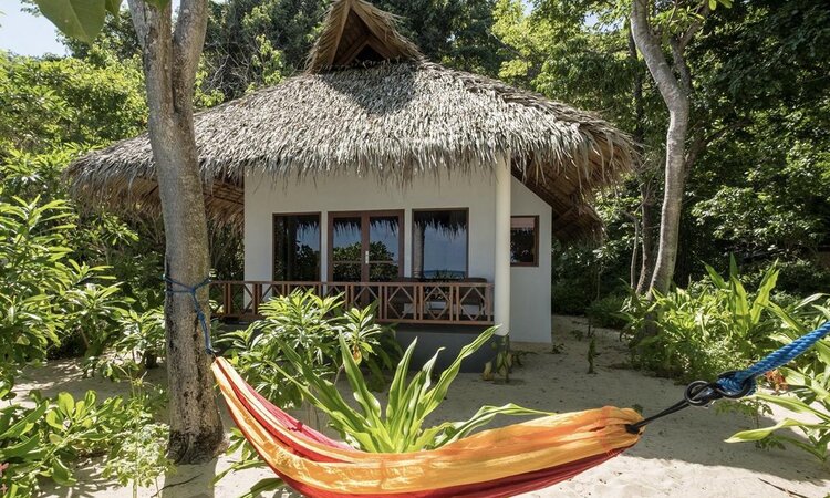 Selayar Dive Resort, Sulawesi: Deluxe bungalow with hammock